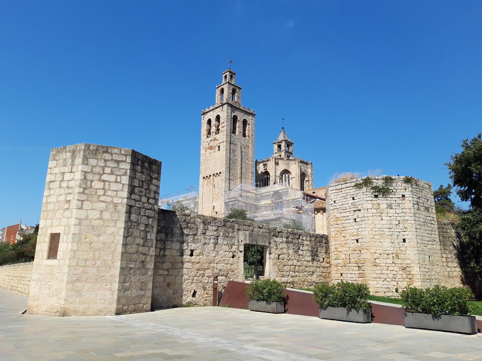Isabel Solé Belman   Imponent   Sant Cugat   Pl. 1r. d'0ctubre