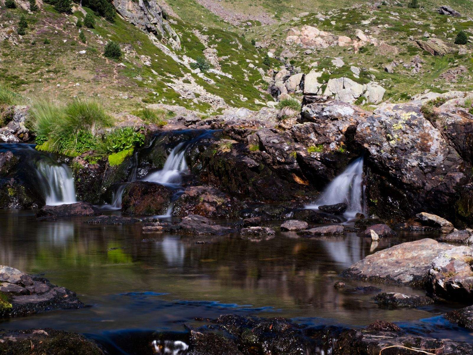 Juan Mª Torres  Prats   Petit salt d'aigua   Estanys de Tristaina, Andorra