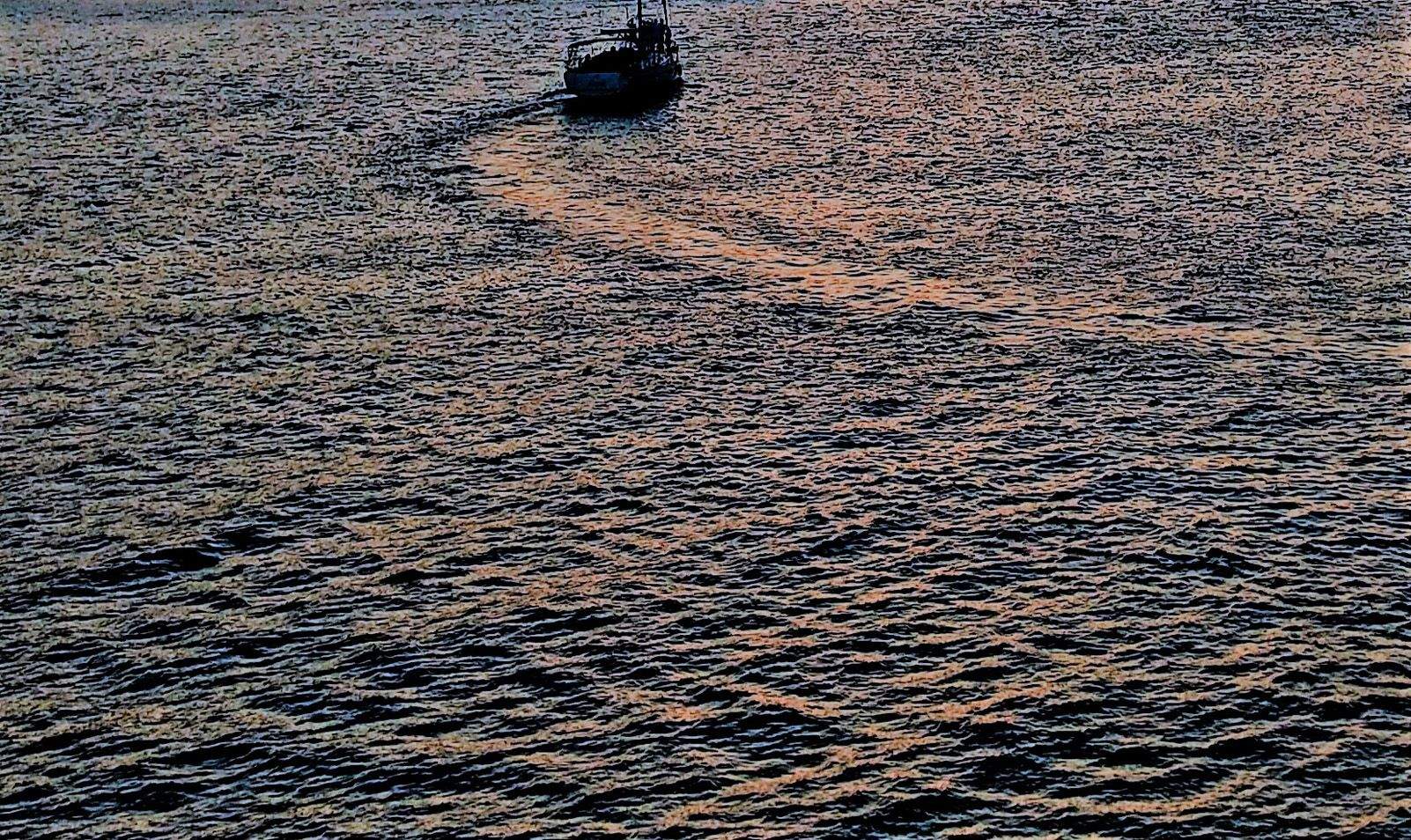 Lou Clover   Sailing In   Port de Barcelona