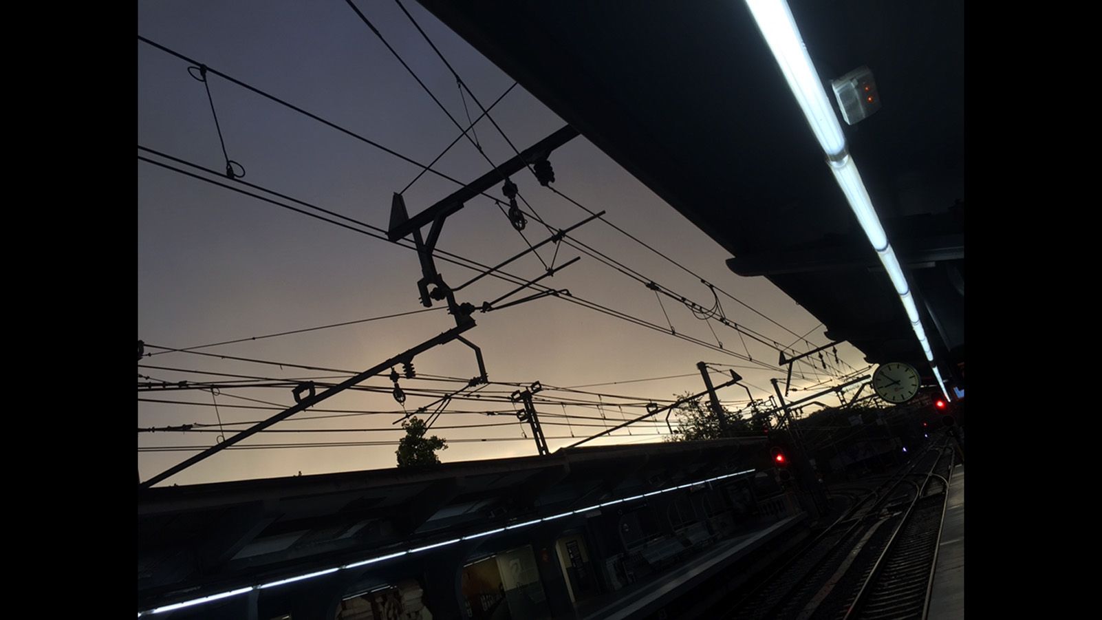 Merche Miquel Bono   Capvespre elèctric   Sant Cugat estació