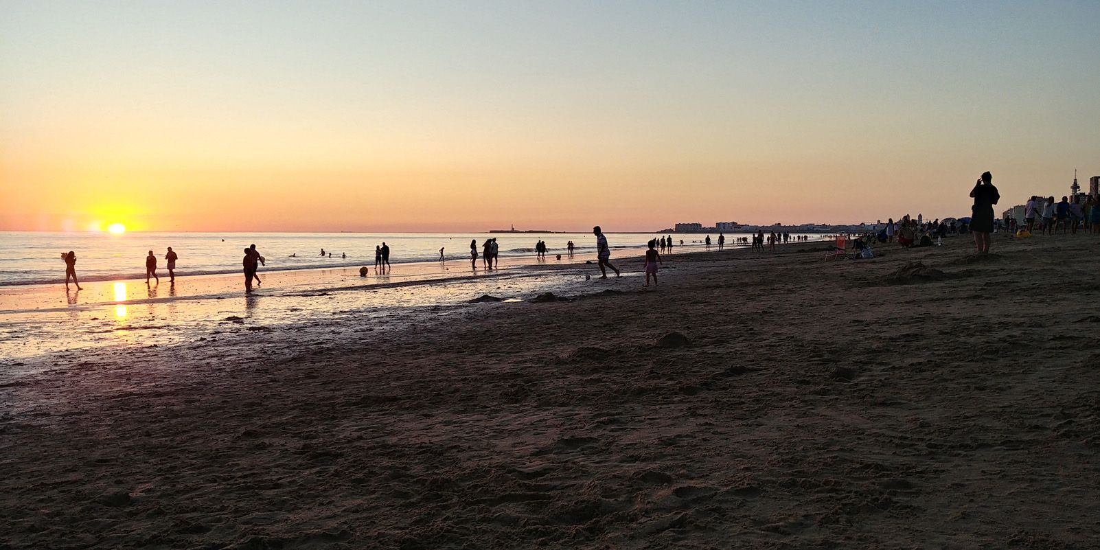 Miguel Iglesias Bauza   El descanso del sol   Playa de la Victoria, Cádiz