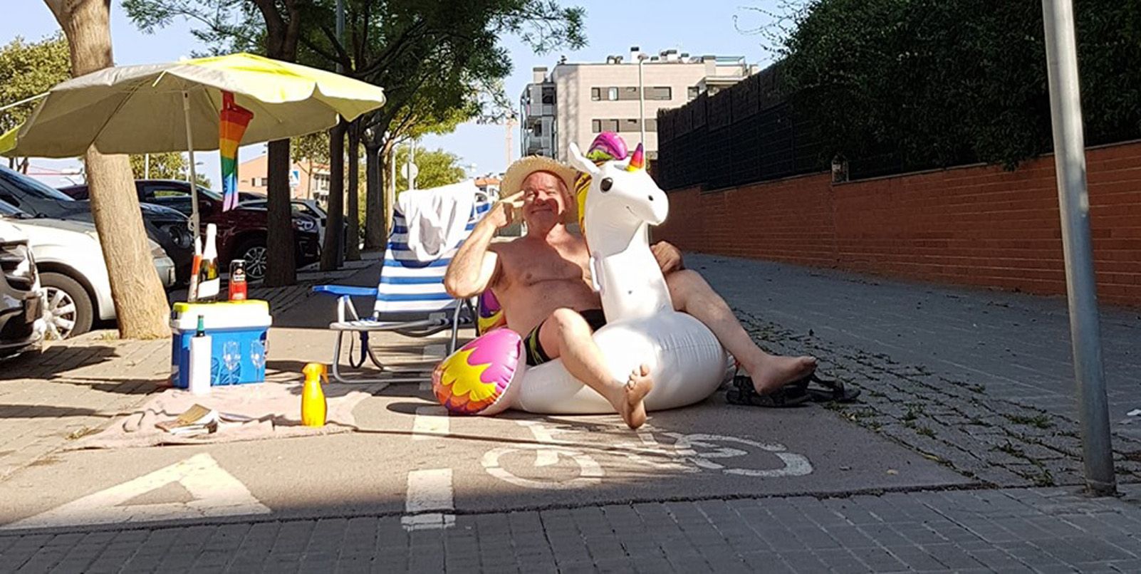 MIGUEL TAPIZ IBERO   EL MEU UNICORNI GAUDINT AL CARRIL BICI A SANTCU!!   SANT CUGAT DEL VALLES