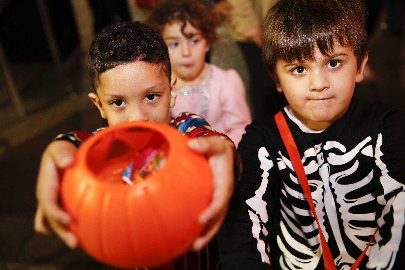 Castanyada i Halloween pels carrers de Sant Cugat. FOTO: Yves Diamant