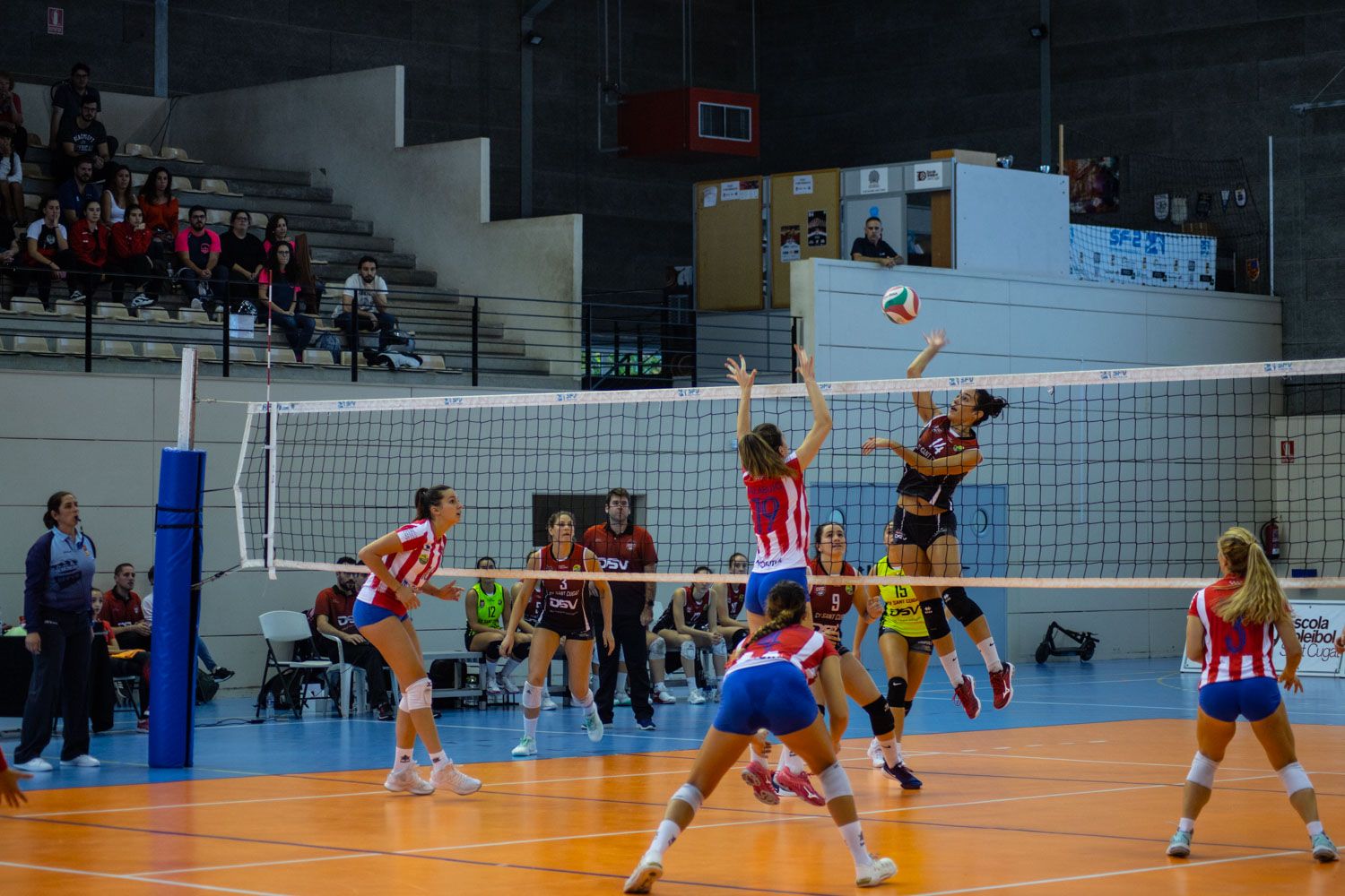 Voleibol femení. Partit de lliga. DSV CV Sant Cugat- Madrid Chamberí. Foto: Adrián Gómez.