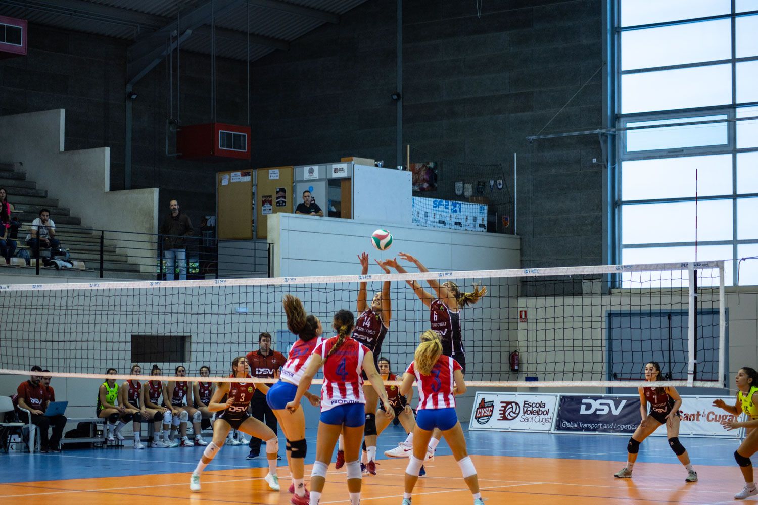 Voleibol femení. Partit de lliga. DSV CV Sant Cugat- Madrid Chamberí. Foto: Adrián Gómez.