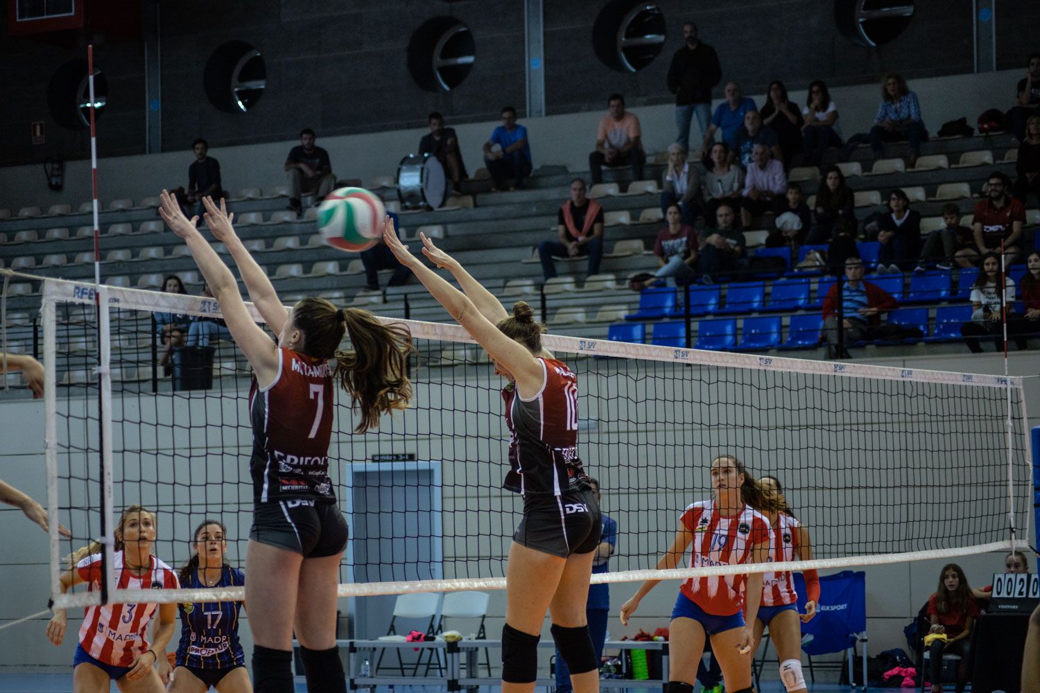 Voleibol femení. Partit de lliga. DSV CV Sant Cugat- Madrid Chamberí. Foto: Adrián Gómez.