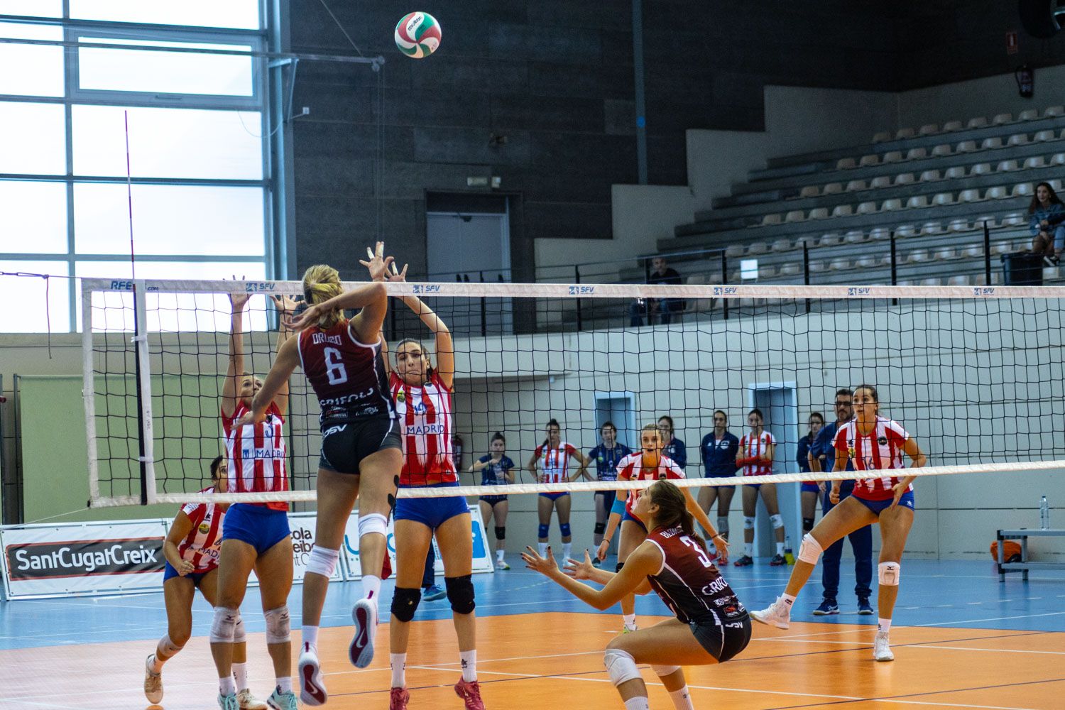 Voleibol femení. Partit de lliga. DSV CV Sant Cugat- Madrid Chamberí. Foto: Adrián Gómez.