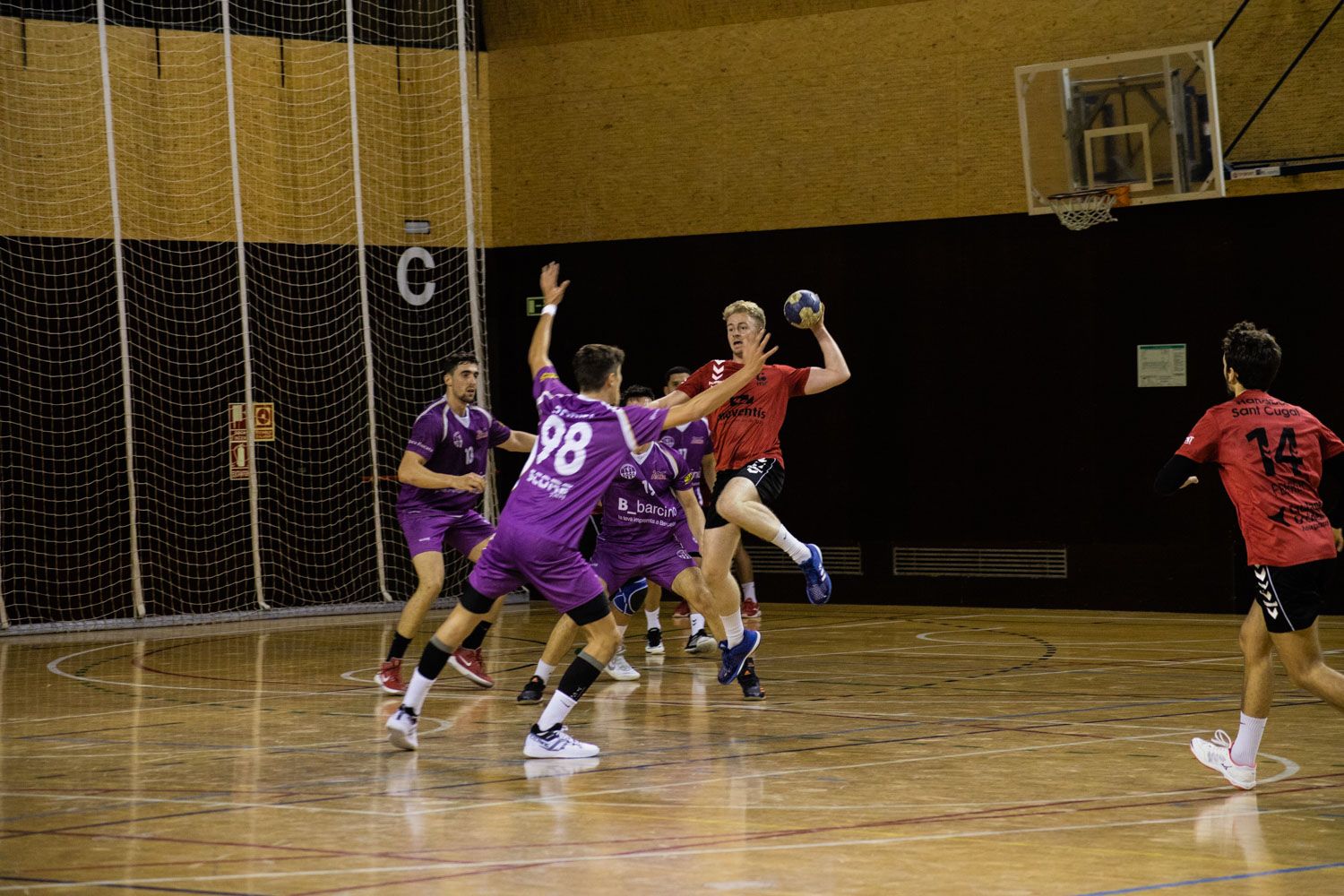 Handbol. Partit de lliga. CH Sant Cugat-Sant Martí-Adrianenc. Foto: Adrián Gómez
