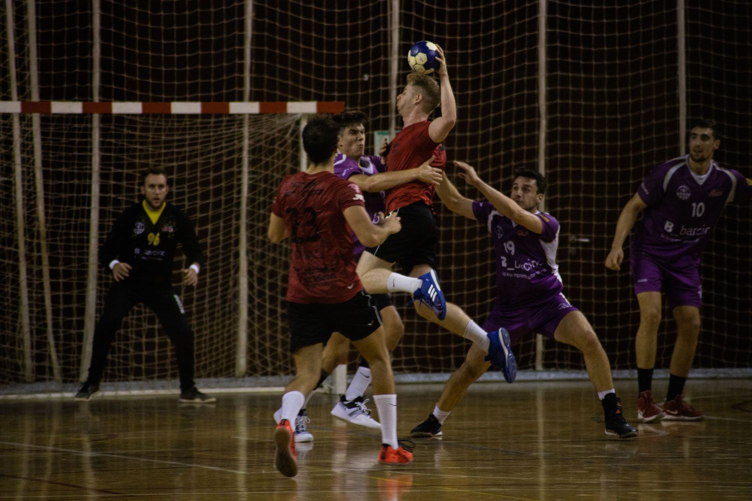Handbol. Partit de lliga. CH Sant Cugat-Sant Martí-Adrianenc. Foto: Adrián Gómez