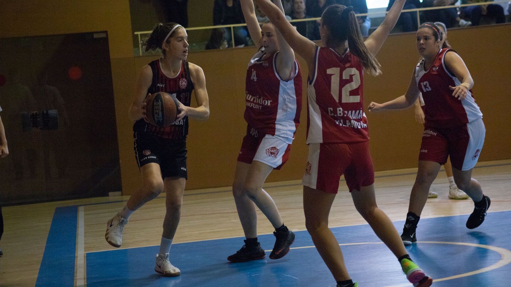 Bàsquet femení. Partit de lliga. UE Sant Cugat-Bàsquet Samà Vilanova. Foto: Adrián Gómez
