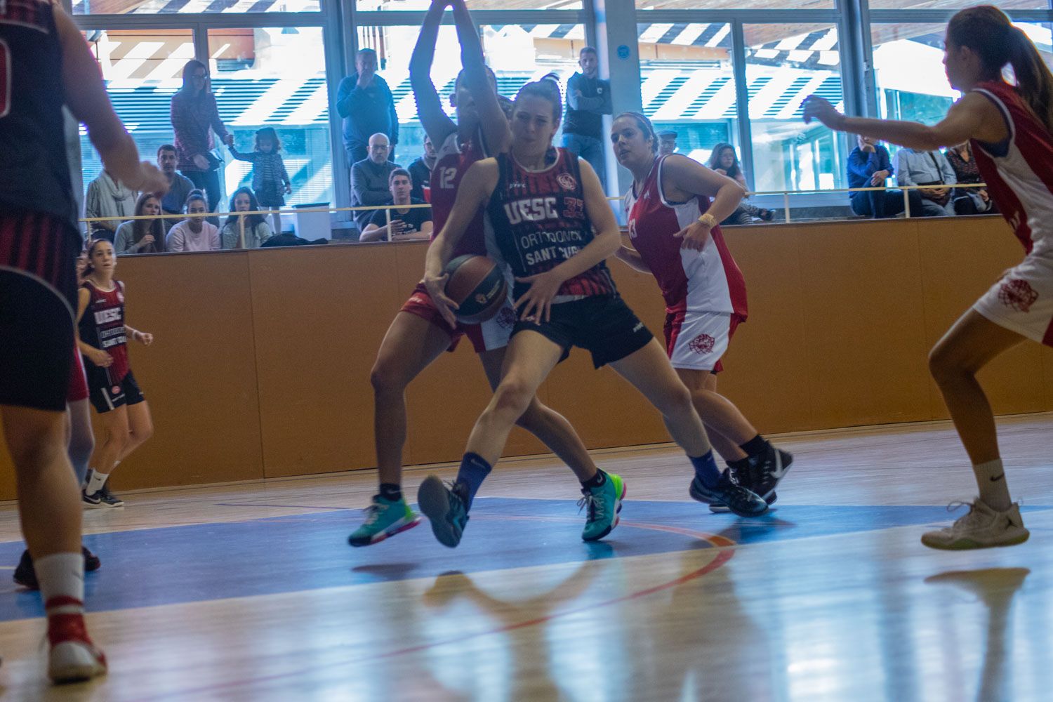 Bàsquet femení. Partit de lliga. UE Sant Cugat-Bàsquet Samà Vilanova. Foto: Adrián Gómez