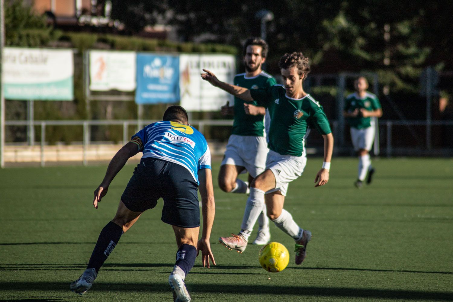 Camp Municipal de Futbol de Mira-sol. Futbol masculí. Partit de lliga. Valldoreix FC-Cubelles CF. Foto: Adrián Gómez.