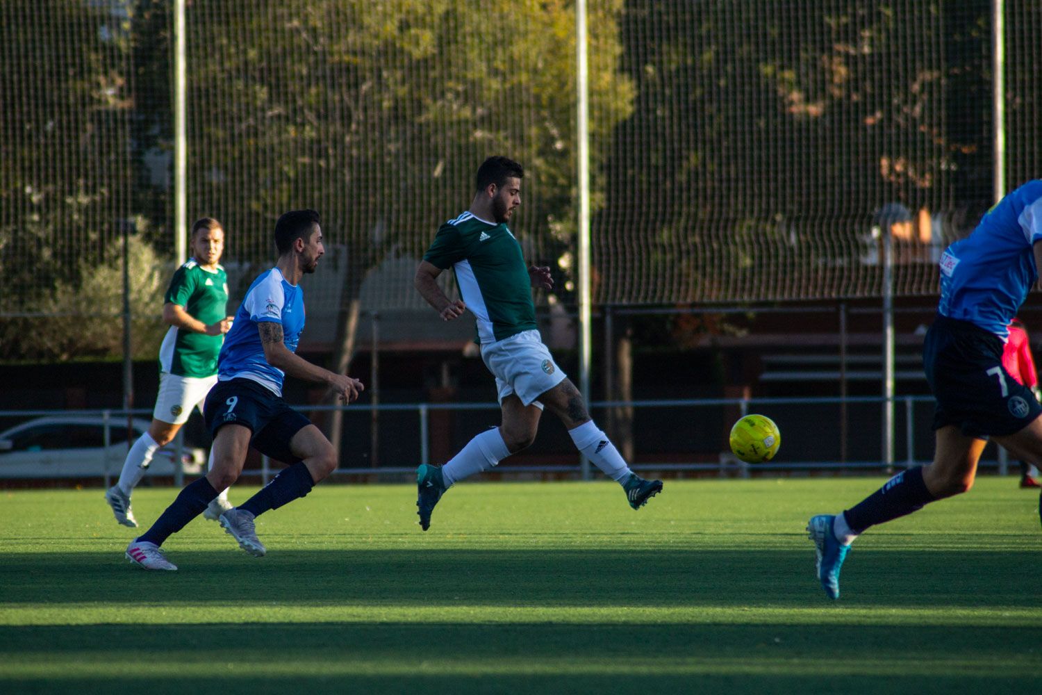 Camp Municipal de Futbol de Mira-sol. Futbol masculí. Partit de lliga. Valldoreix FC-Cubelles CF. Foto:Adrián Gómez.