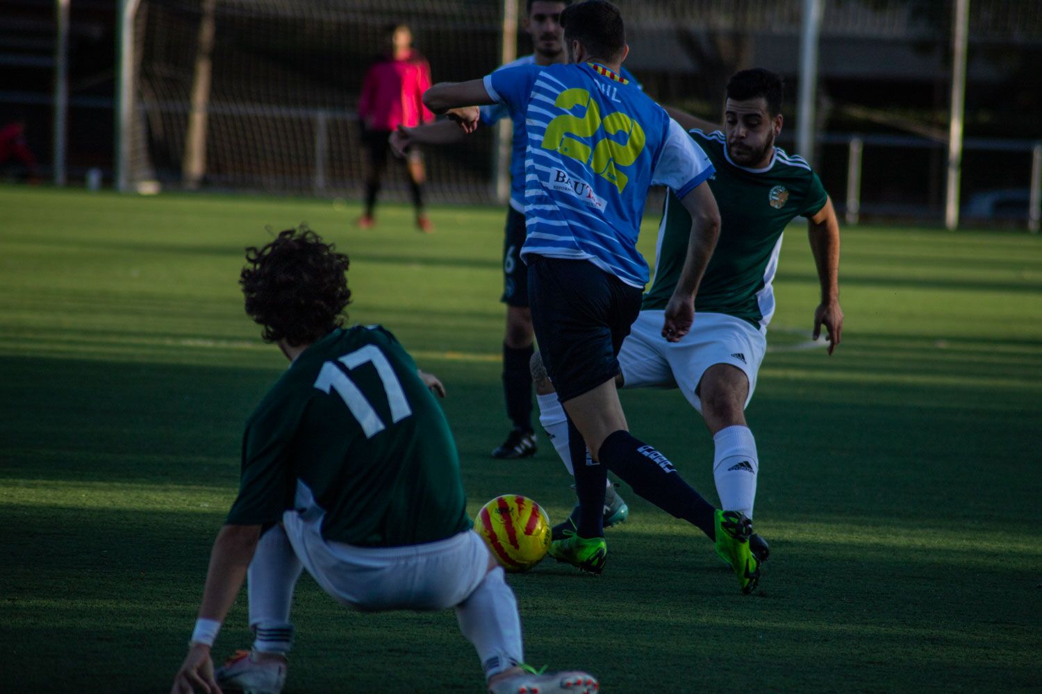 Camp Municipal de Futbol de Mira-sol. Futbol masculí. Partit de lliga. Valldoreix FC-Cubelles CF. Foto: Adrián Gómez.