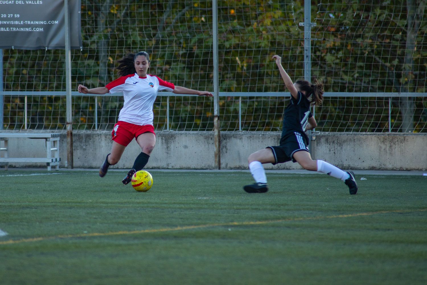 ZEM Jaume Tubau. Futbol femení. Partit de lliga. Sant Cugat FC-Món Femení Terrassa. Foto:Adrián Gómez.