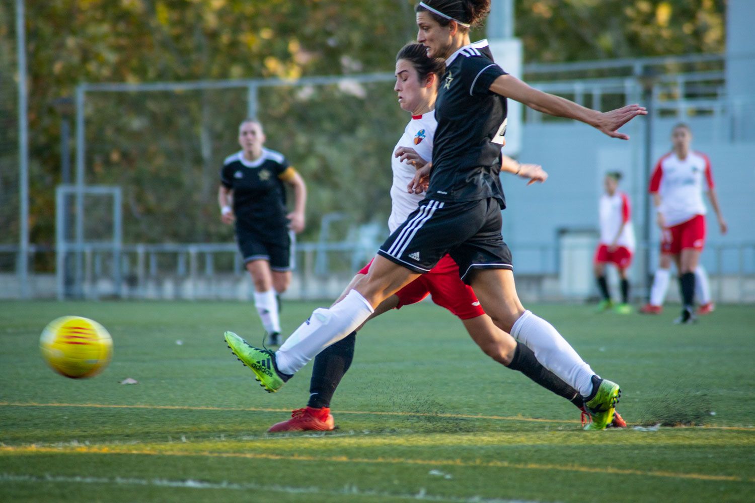 ZEM Jaume Tubau. Futbol femení. Partit de lliga. Sant Cugat FC-Món Femení Terrassa. Foto: Adrián Gómez.