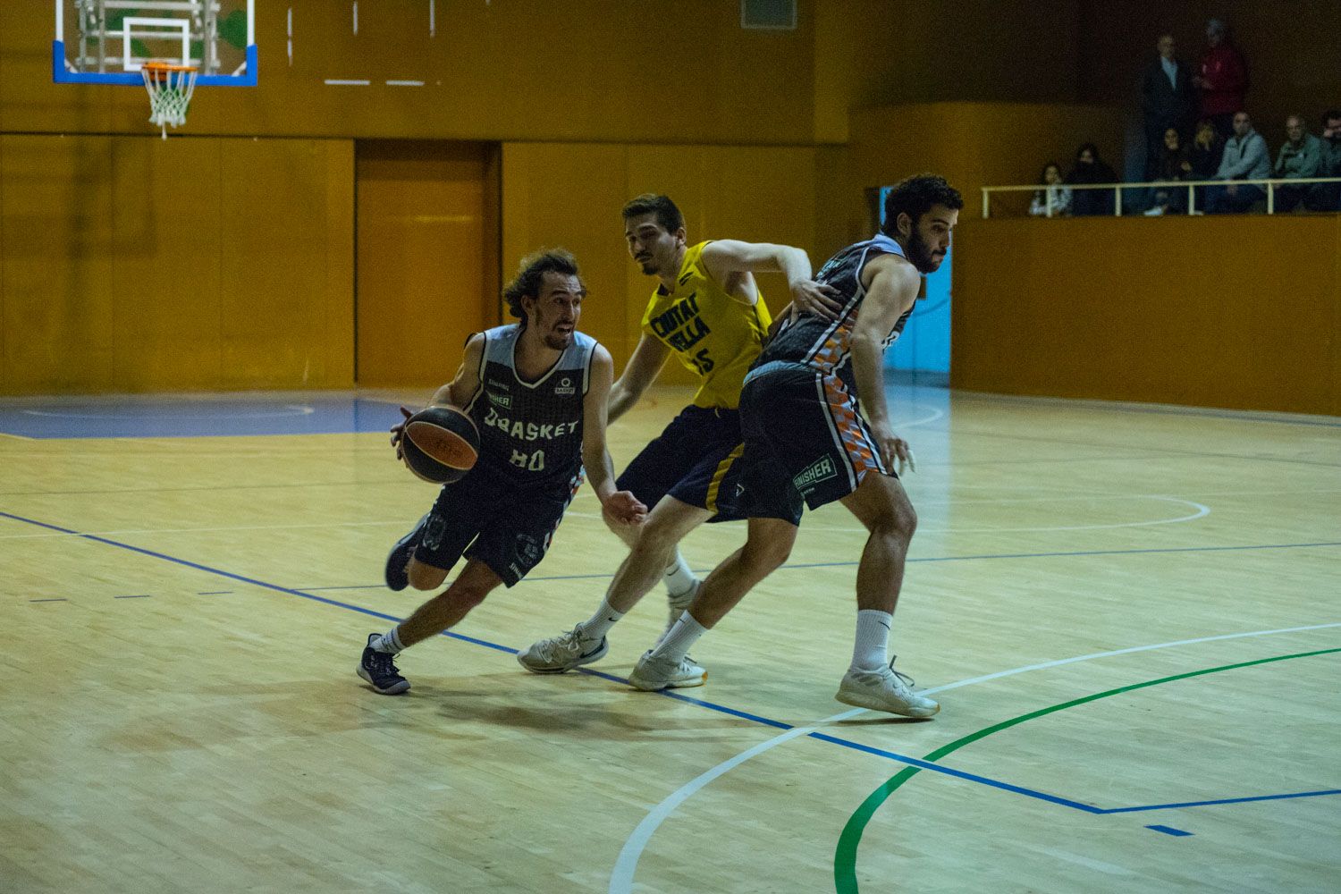 Bàsquet masculí. Partit de lliga. Qbasket Sant Cugat-CB Ciutat Vella. Foto: Adrián Gómez.