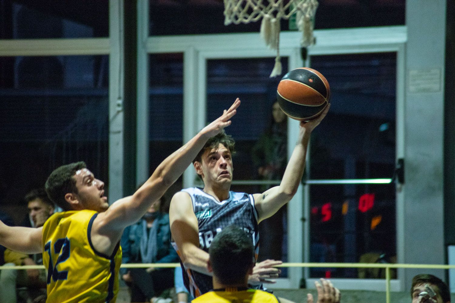 Bàsquet masculí. Partit de lliga. Qbasket Sant Cugat-CB Ciutat Vella. Foto: Adrián Gómez.