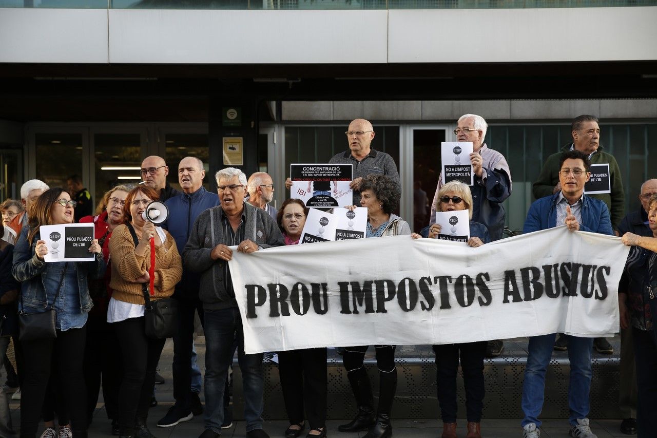 Manifestació contra la pujada de l'IBI i el nou Tribut Metropolità a Sant Cugat. FOTO: Yves Dimant
