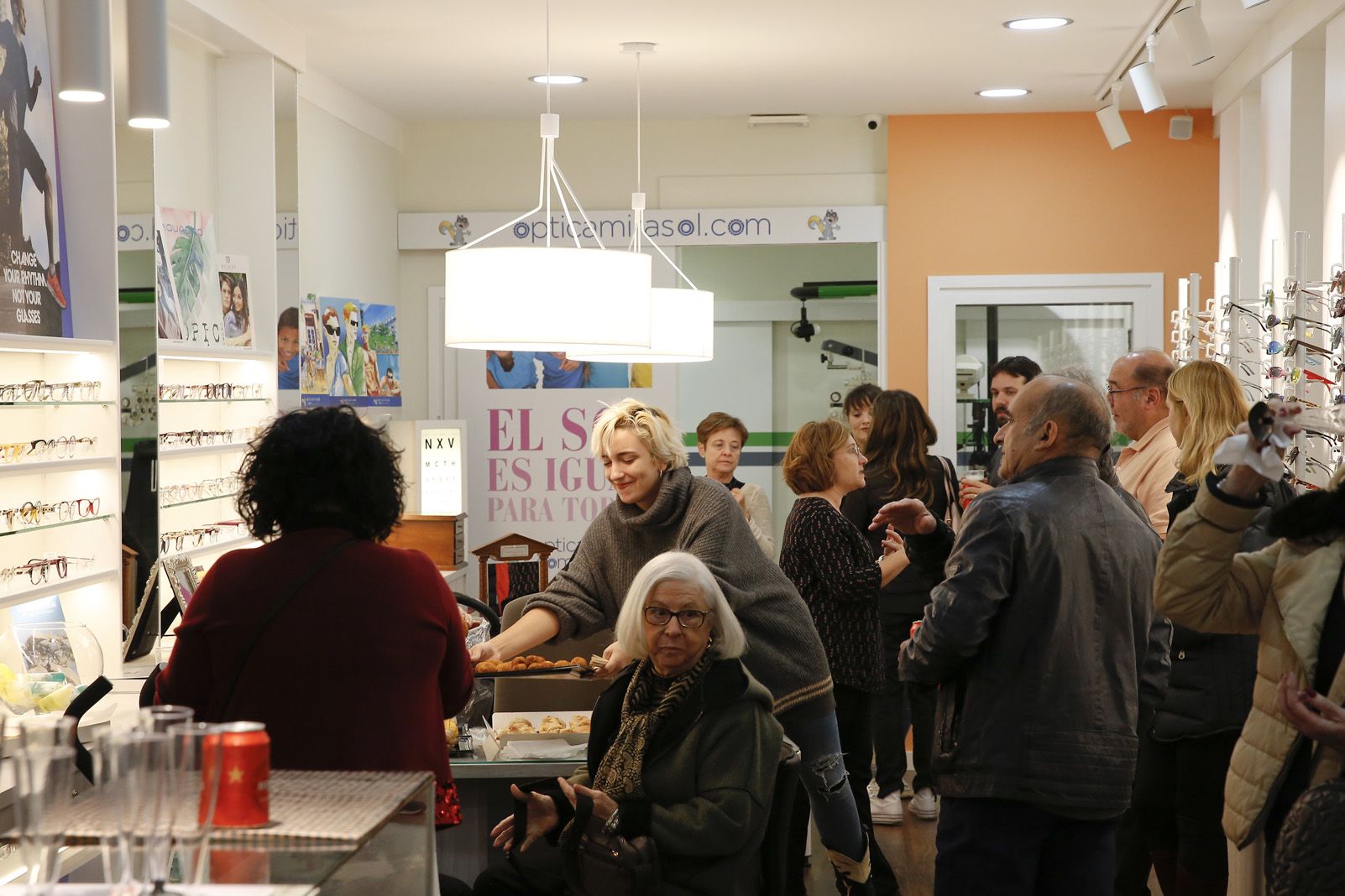 Inauguració de l'Óptica Mira-sol FOTO: Yves Dimant 