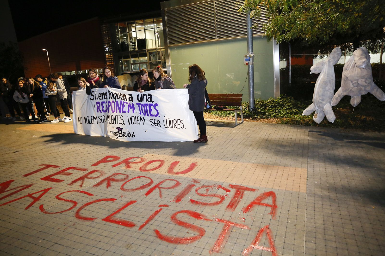 Concentració a Sant Cugat contra la violència masclista. FOTO: Yves Dimant