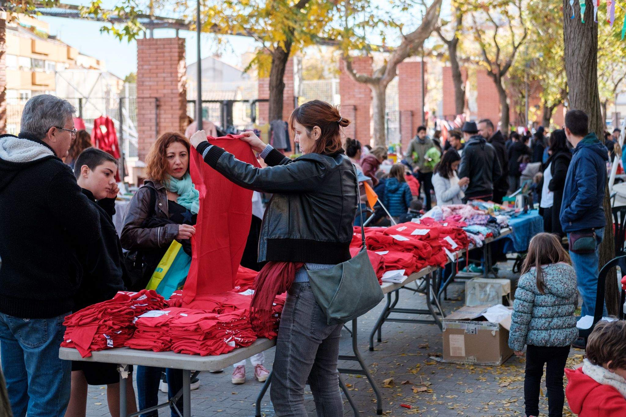 Mercat de segona mà a l'escola Joan Maragall. FOTO: Ale Gómez