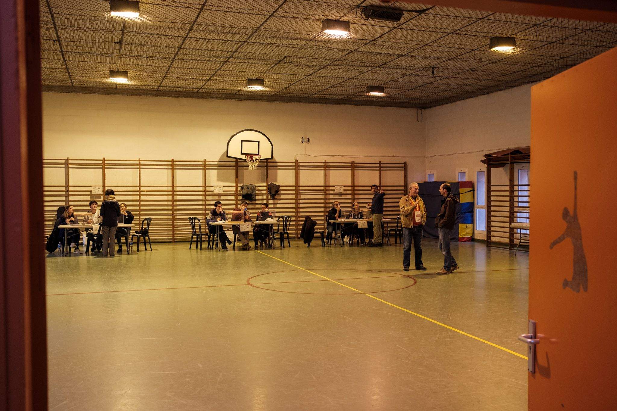 Votacions al Pins del Vallés. FOTO: Ale Gómez