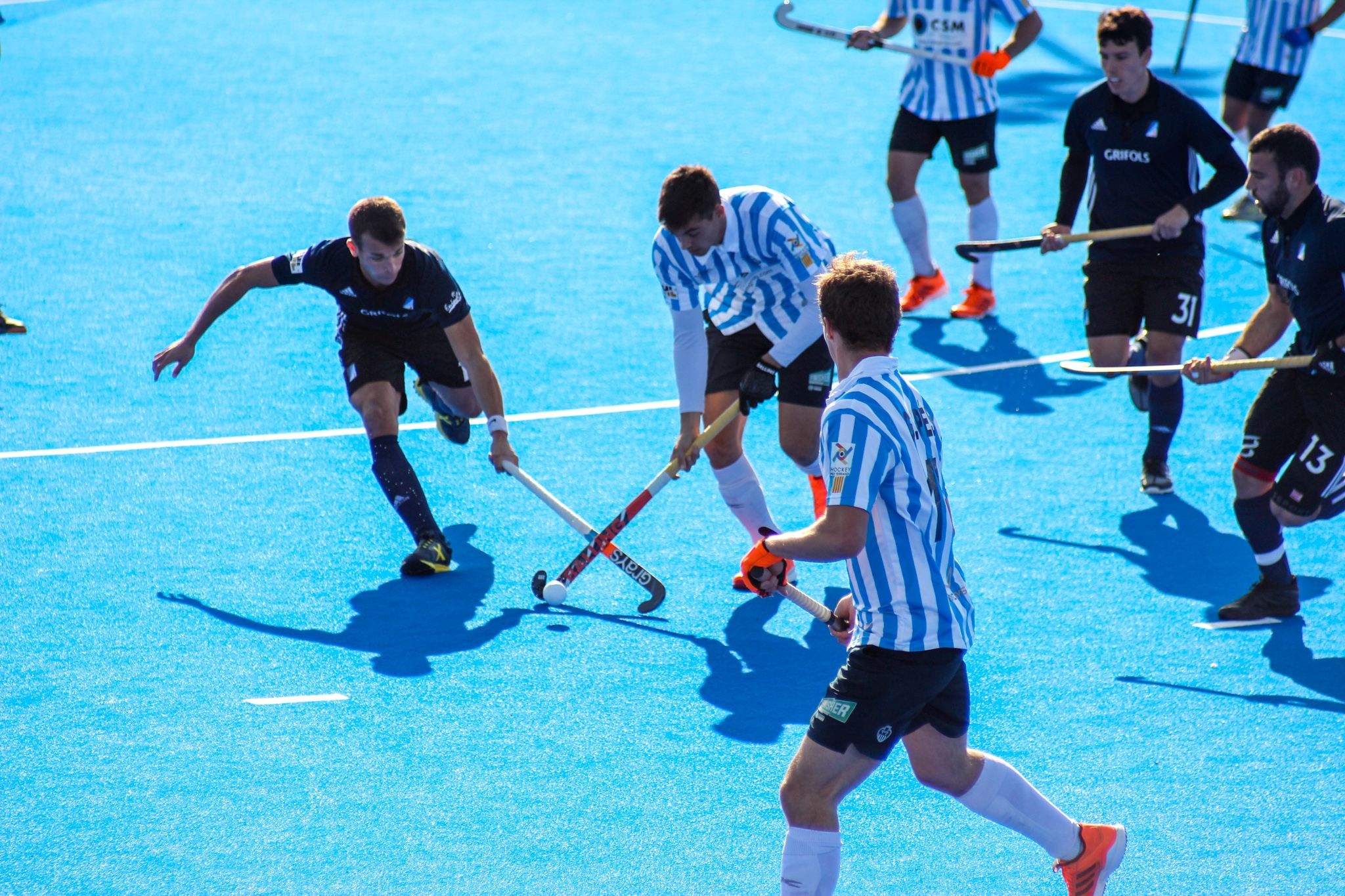 Hoquei sobre herba masculí. Junior FC-Club Egara. FOTO: Ale Gómez