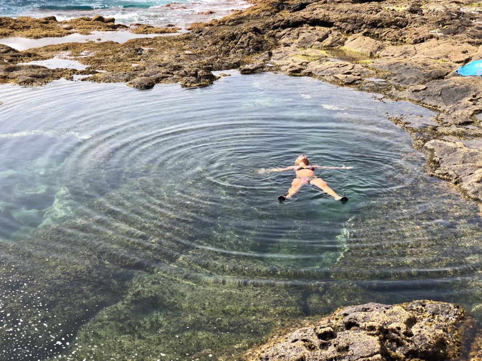 Carmen Caballero Benavent   Nadando en medio del paraíso   Lanzarote