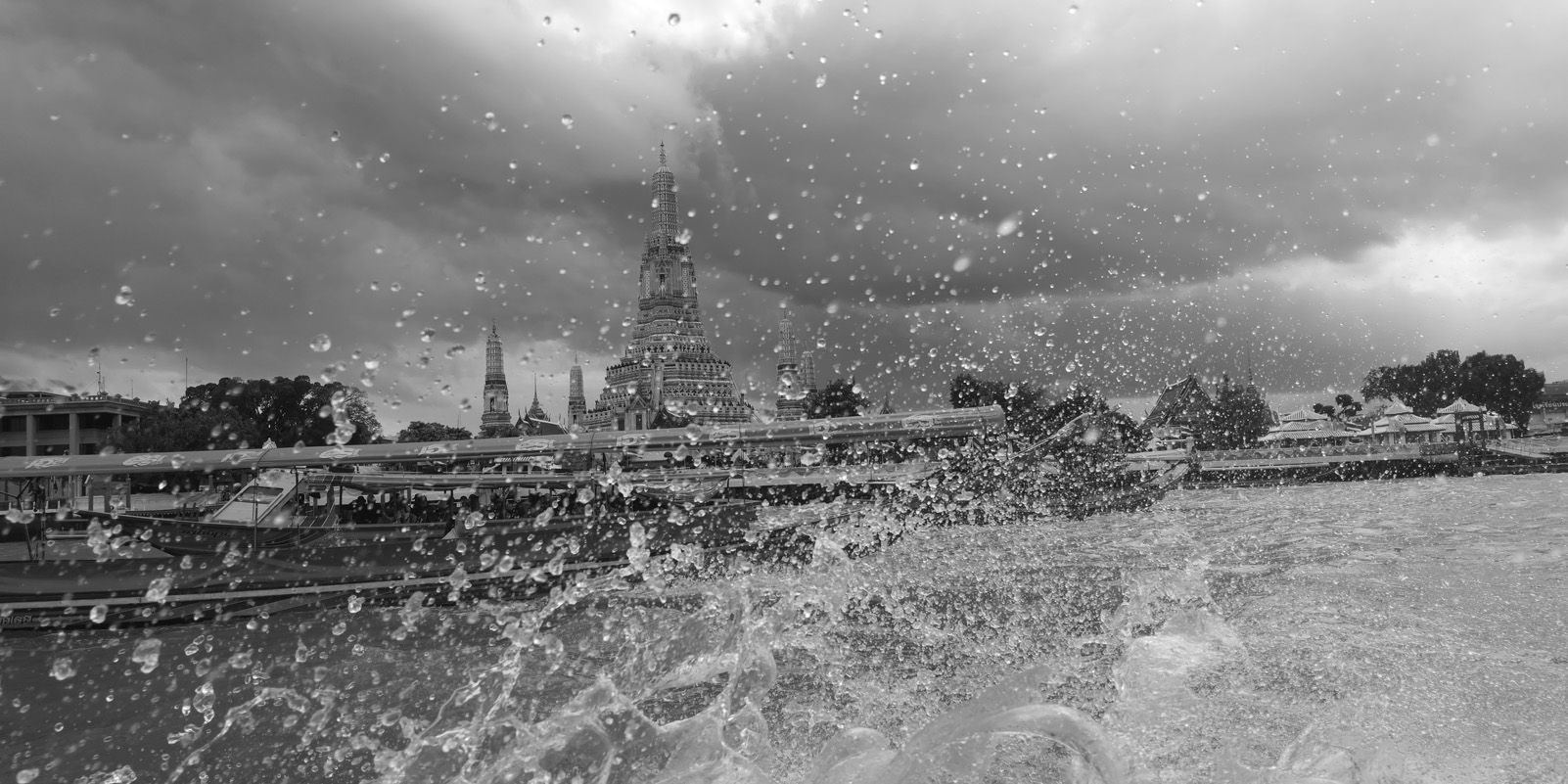 Joan Bustamante Senabre   Com dues gotes d'aigua   Bangkok