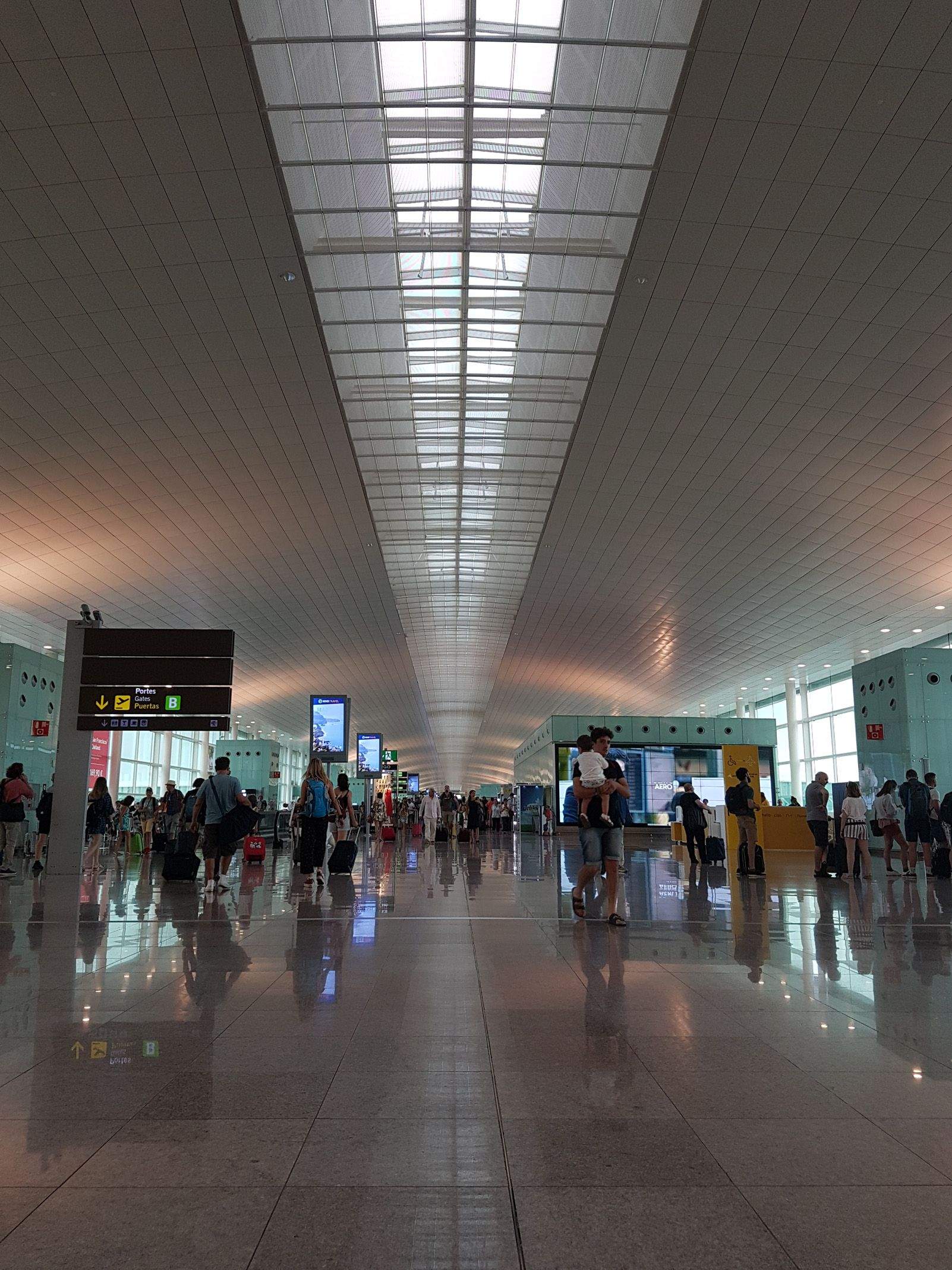 Joan Gimeno Gadaleta   El passadís infinit   Aeroport de Barcelona T1