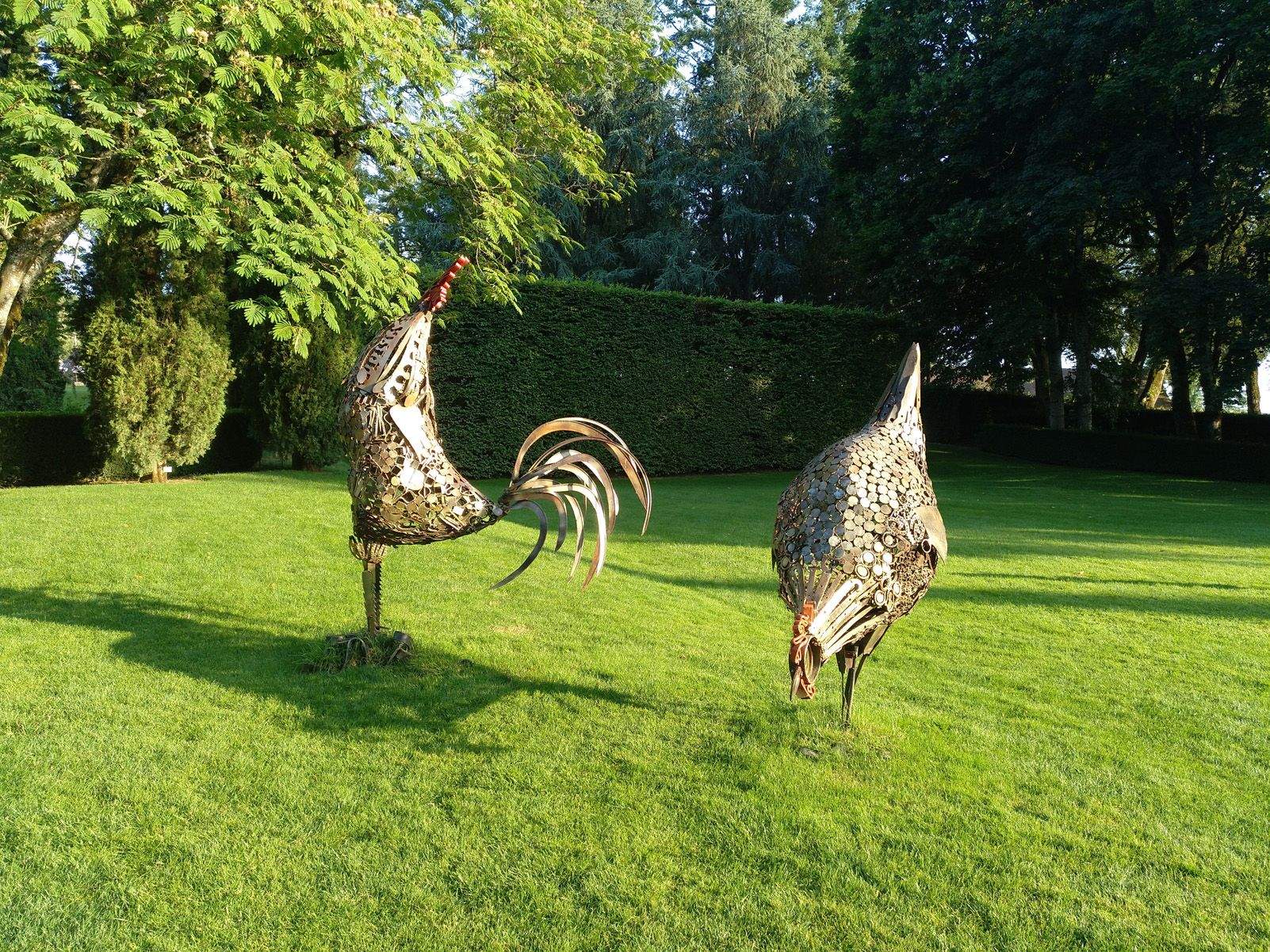 Joan V. Naval Bonet   Galls reciclats   Jardins d'Eyrignac (Périgord, França)