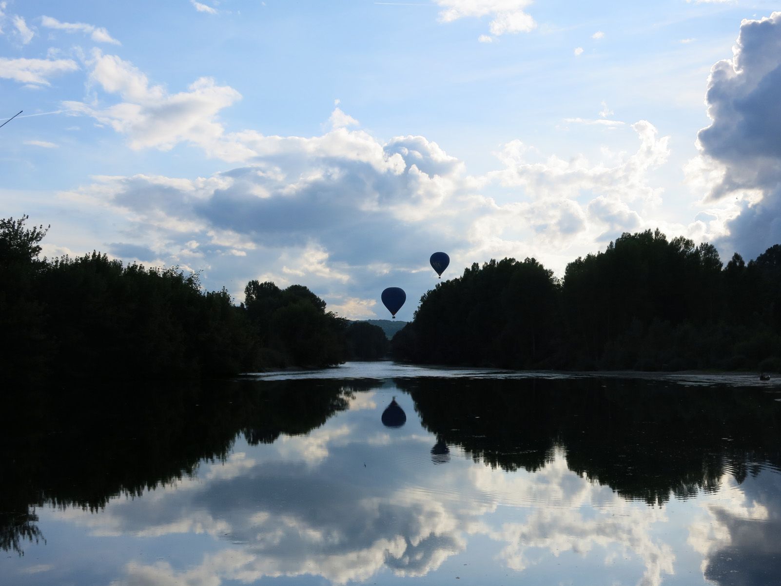 Joan V. Naval Bonet   Sobrevolant el riu Dordogne   Beinac (Périgord, França)