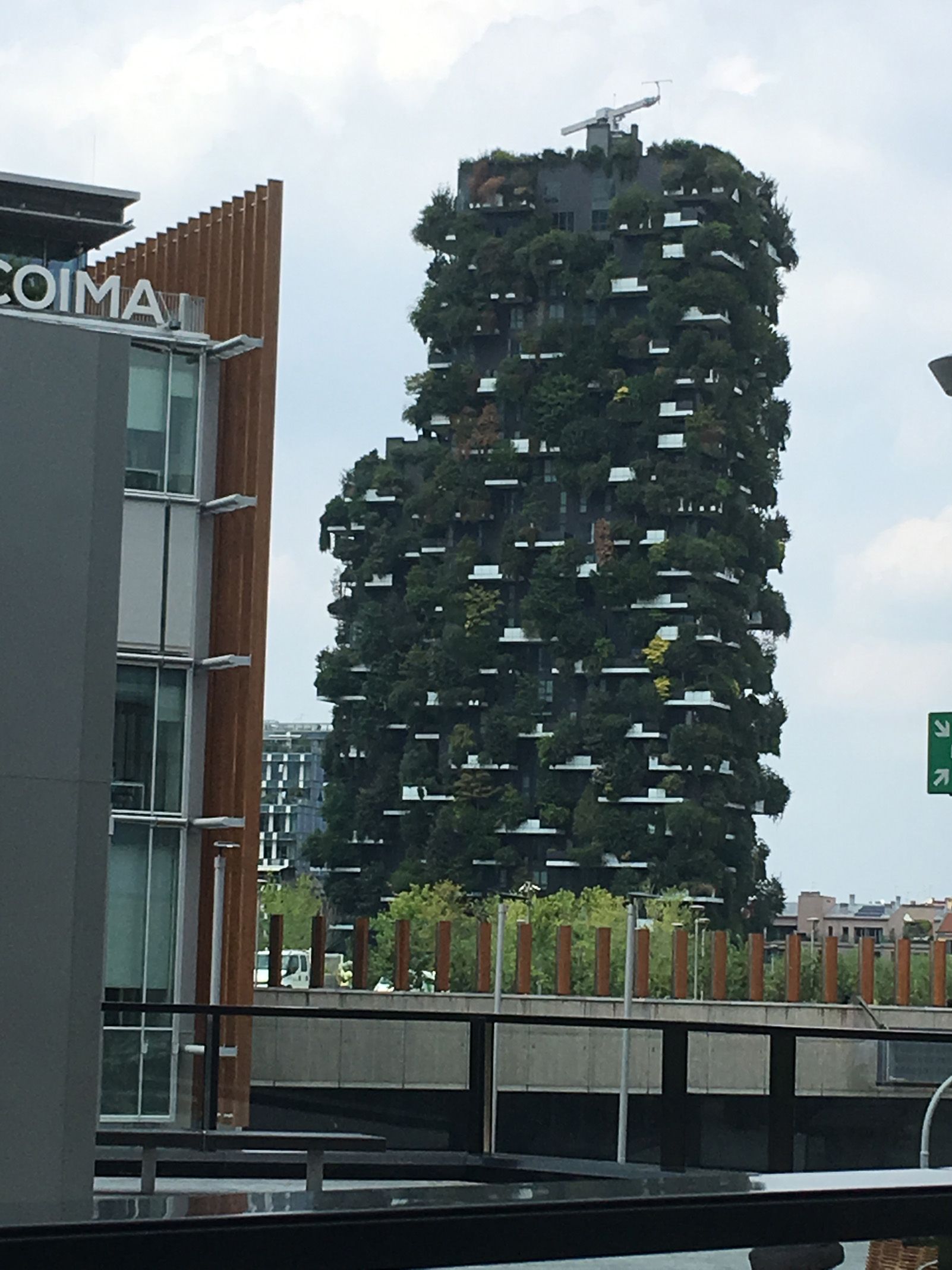 JOSEFA LUQUE OLIVARES   Edificio ecológico   Milán
