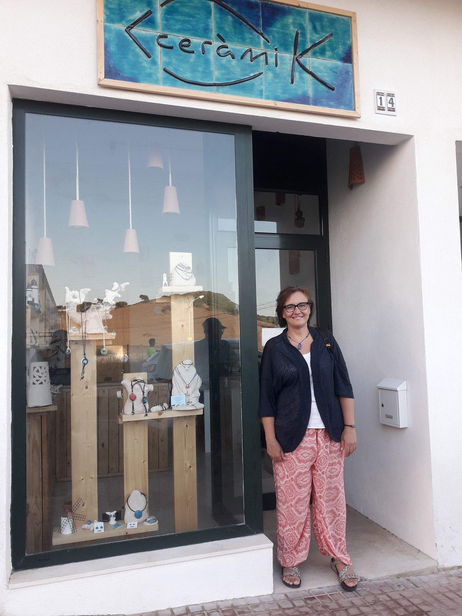 Lourdes Ferrán  Giménez   Quan les bones botigues només sobreviuen...   Mercadal