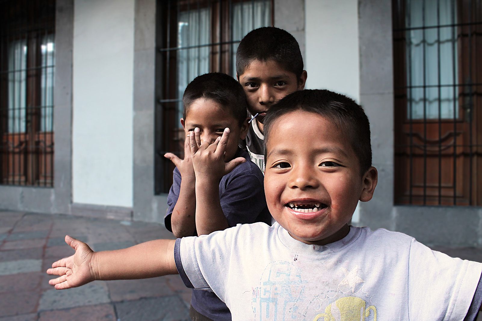 Manuel Gerez del Río   Encara la vida és un joc, nens indígenes als carrers   Santiago de Querétaro, México