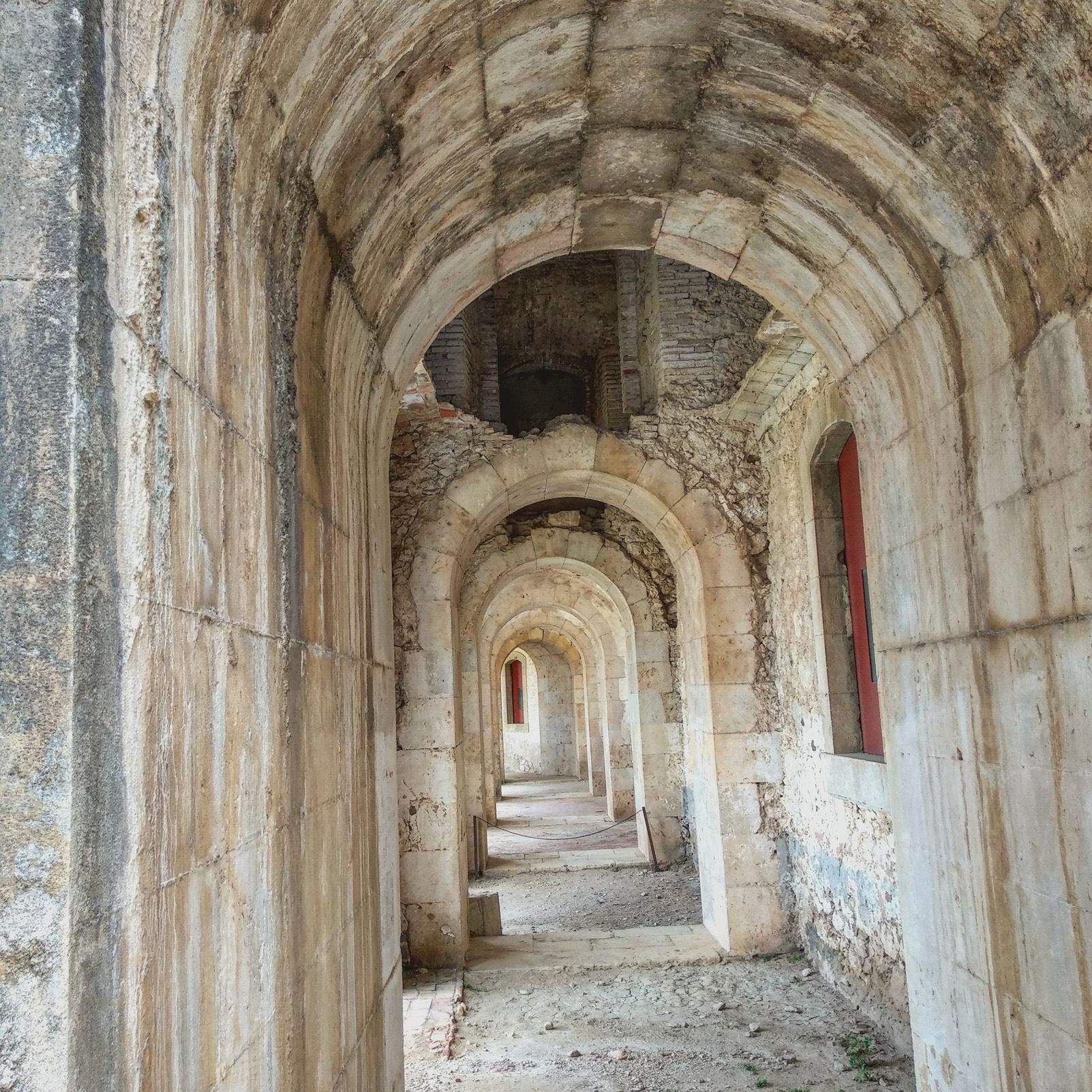 Marta Motger Mallol   Porticada   Castell de St.Ferran (Figueres)