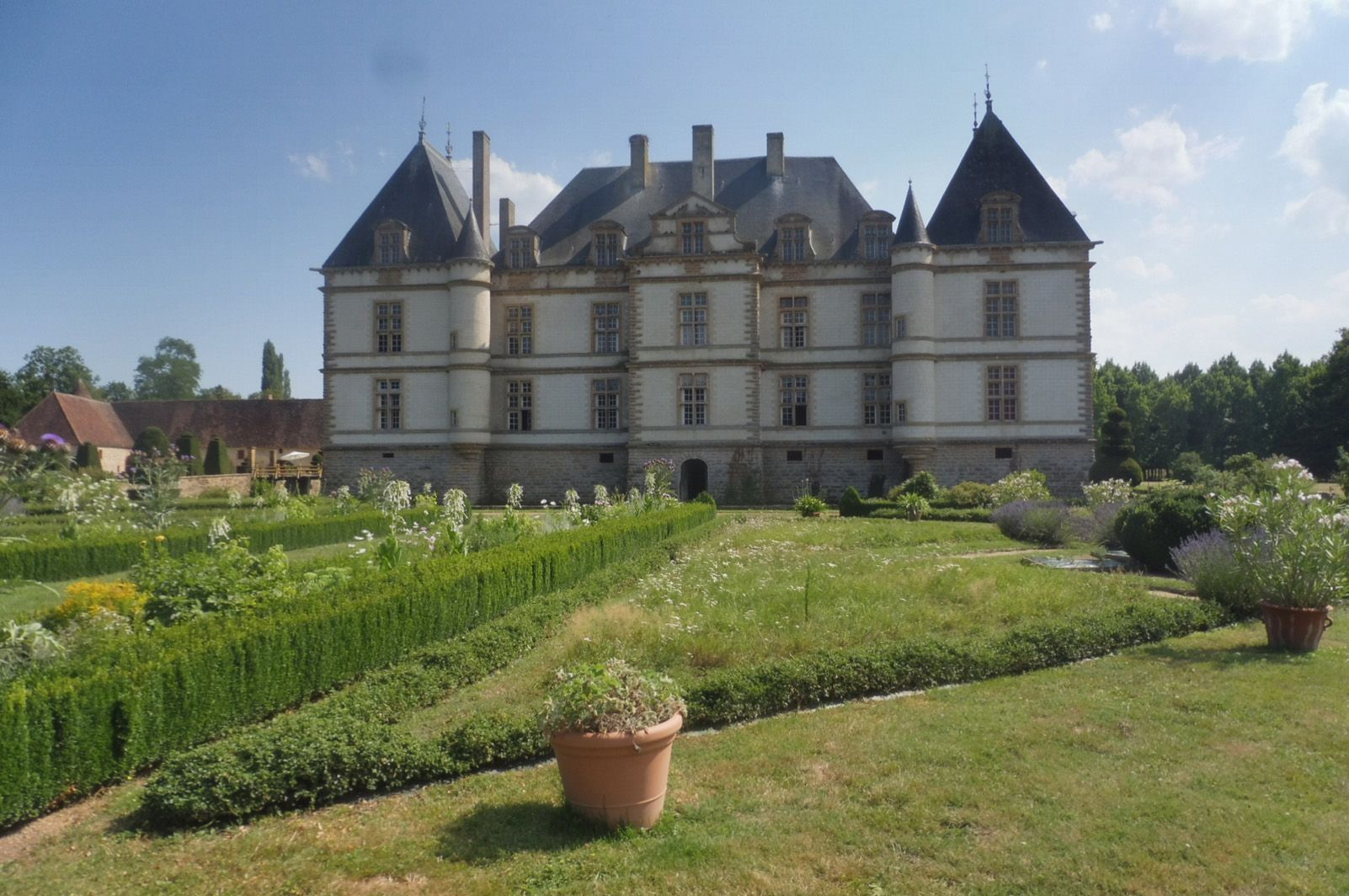 MERCÈ FALCÓ  SALDAÑA   Castell de  Cormatin   LA  BORGONYA    França.