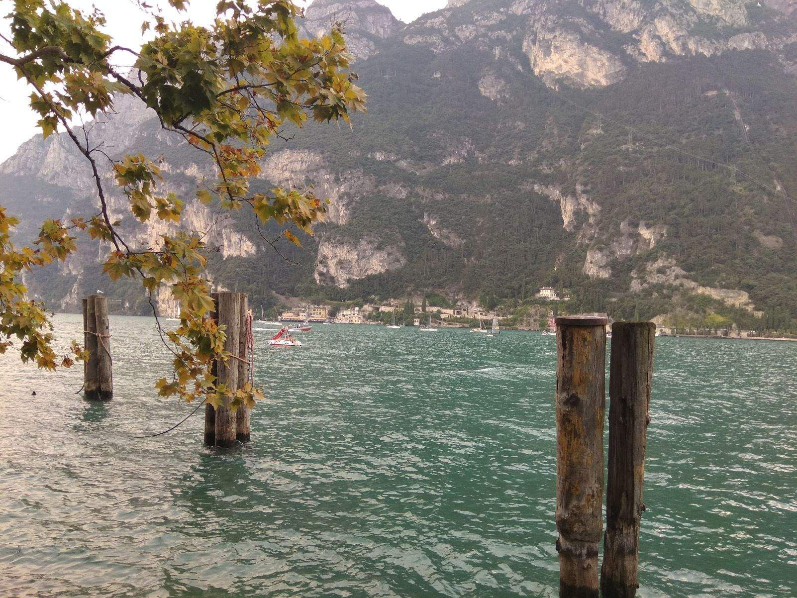 Rosa Rico Prats   Un tros de blau.   Llac di Garda