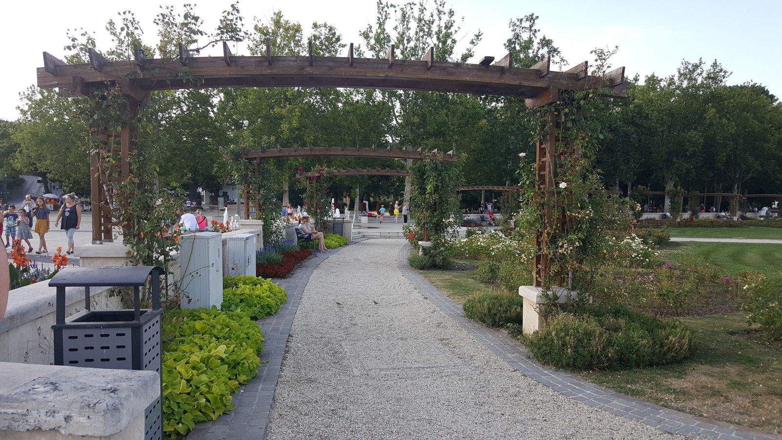 Teresa Font   Passadis florajat   Balatonfüred (Hongria)