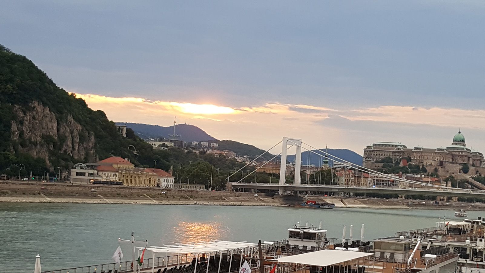 Teresa Font   Posta de sol al Danubi   Budapest (Hongria)