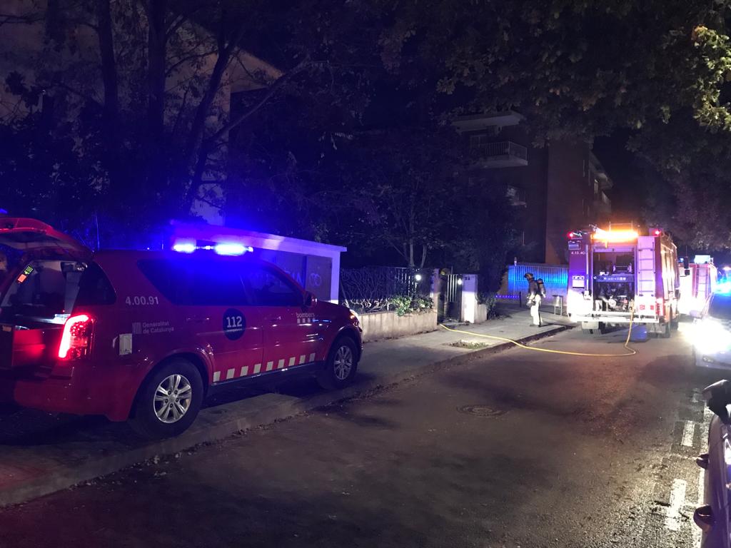 Incendi en un habitatge al carrer de Sant Eduard. FOTO: C.Caballé
