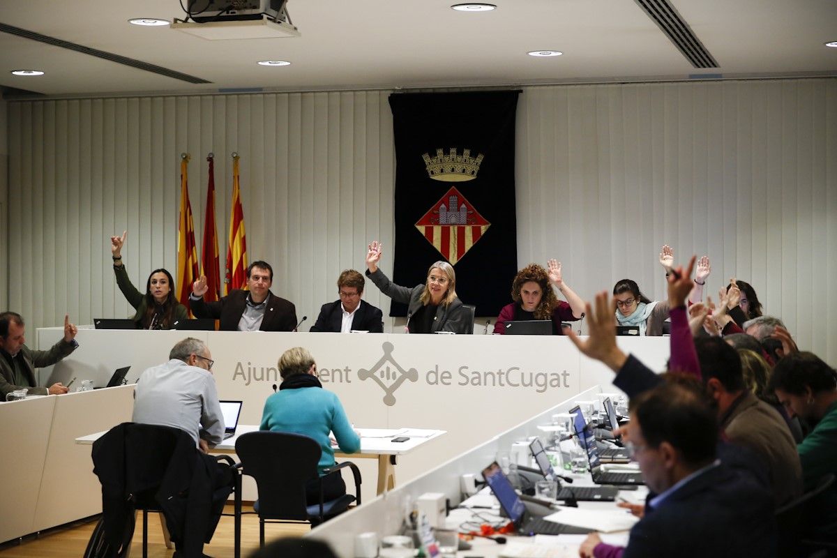 Votació al ple municipal del mes de novembre a Sant Cugat. FOTO: Yves Dimant