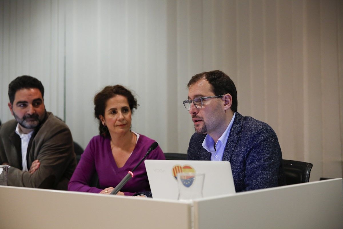 Els 3 regidors de Ciutadans en un ple municipal. FOTO: Yves Dimant