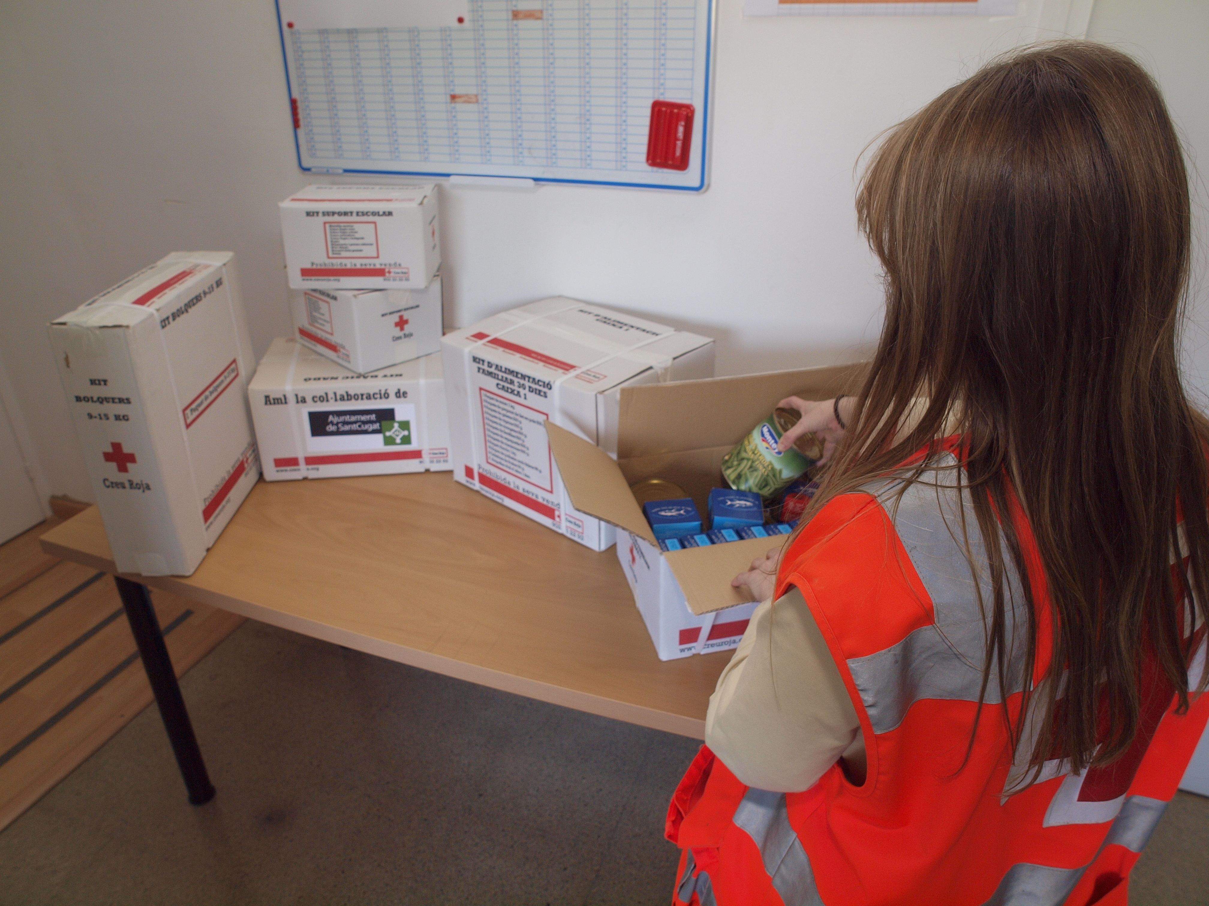 Voluntària a la Creu Roja de Sant Cugat. FOTO: Artur Ribera