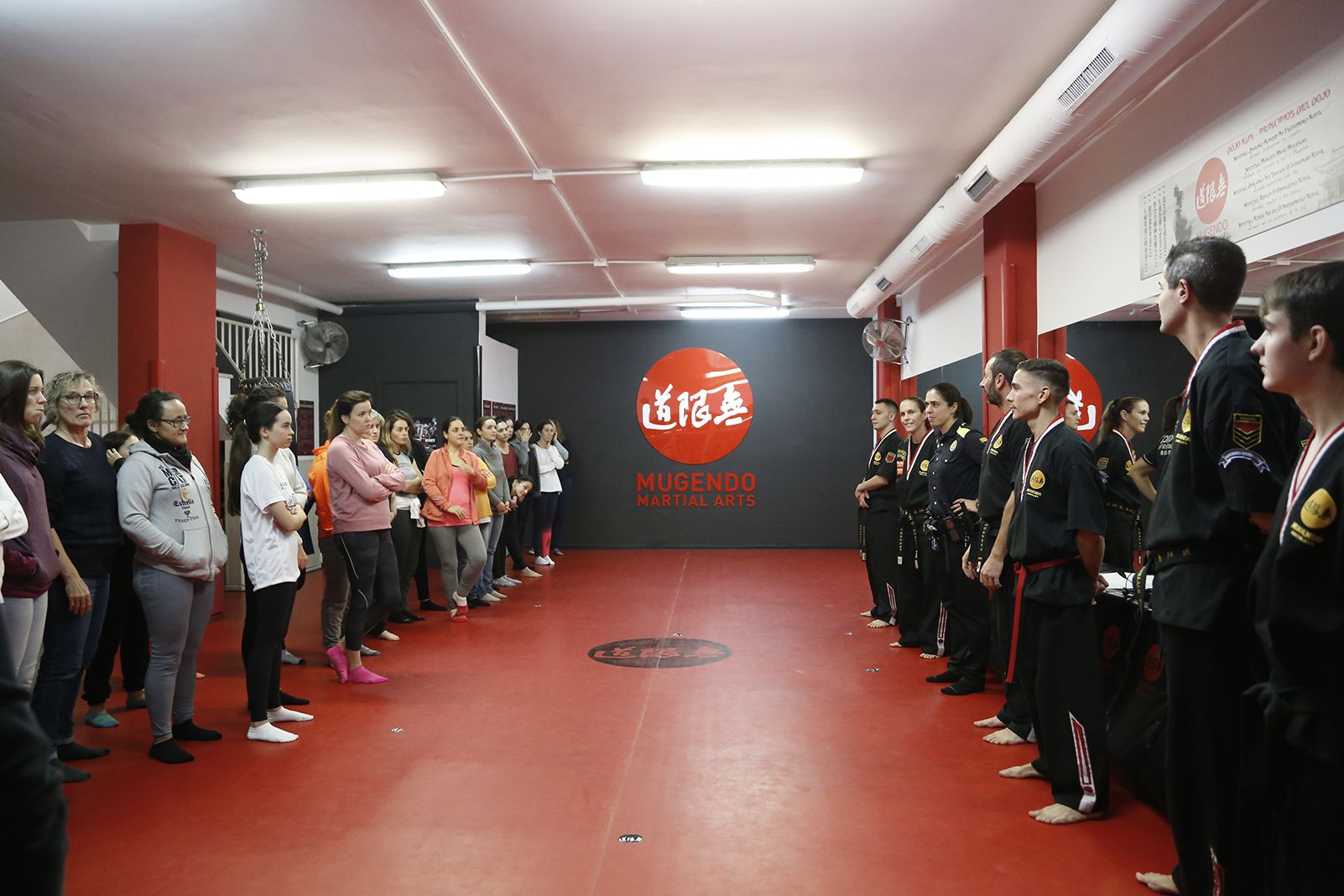 Taller de defensa personal. FOTO: Anna Bassa