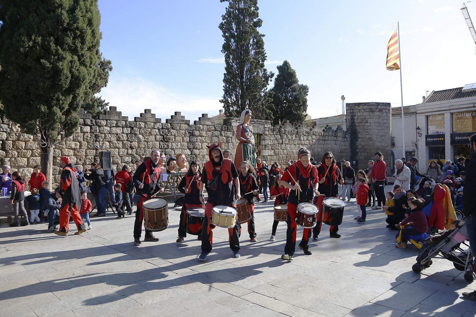 Actuació dels Diables de Sant Cugat a les activitats contra la violència masclista. FOTO: Anna Bassa