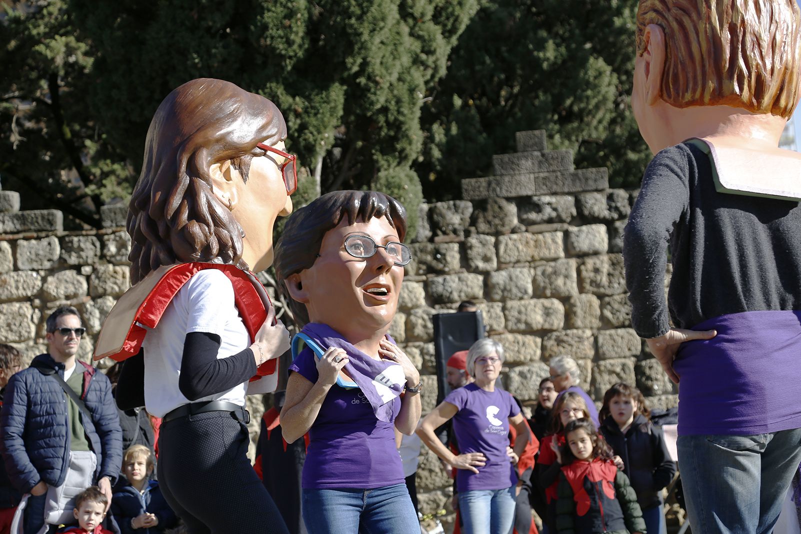 Ballada dels Caparrots de Sant Cugat a les activitats contra la violència masclista. FOTO: Anna Bassa
