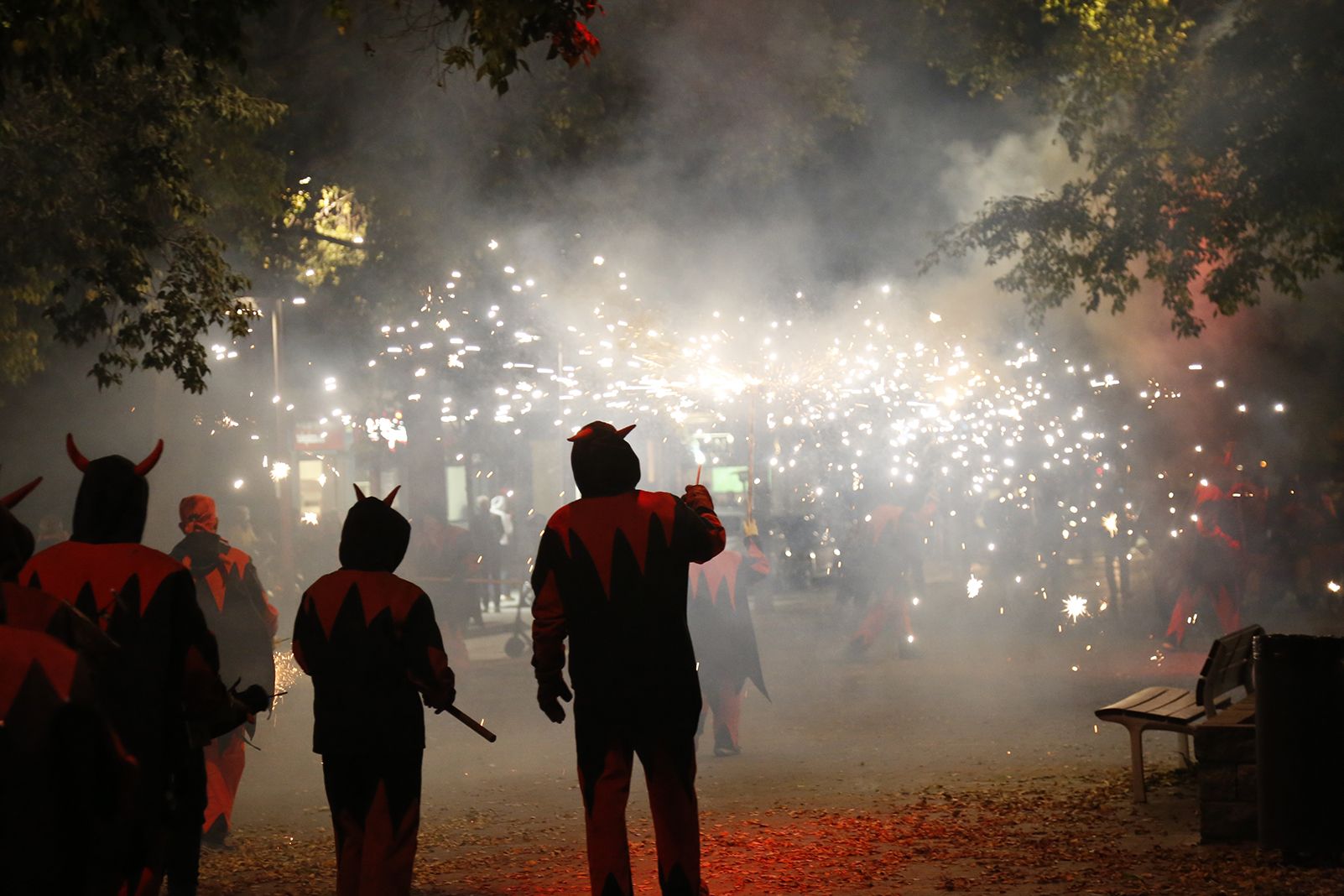 Intervenció dels Diables a la Rua tabucaire pels carrers de Sant Cugat. FOTO: Anna Bassa