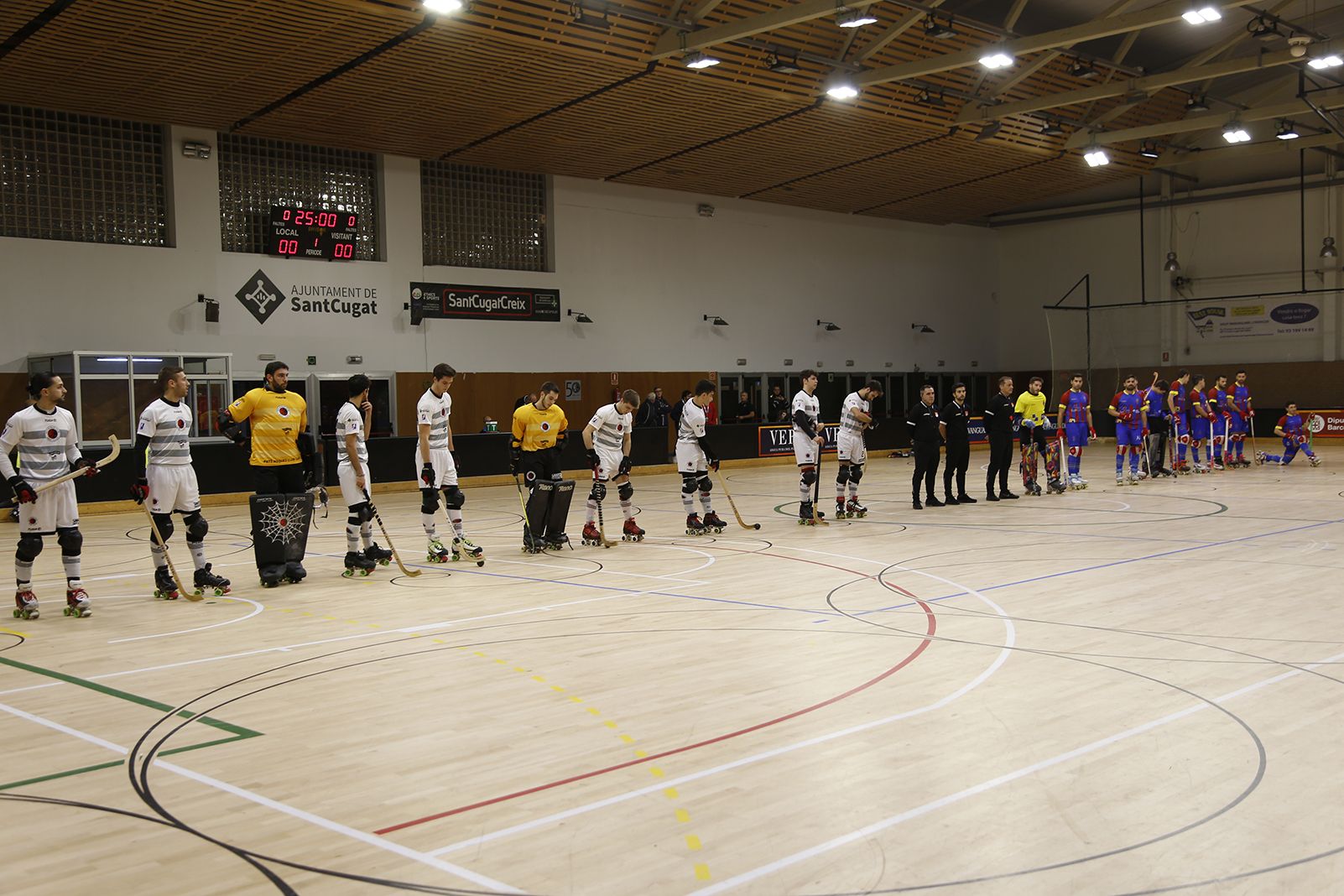 Partit d'hoquei masculí sobre patins al partit de lliga UE Sant Cugat-Almeda. FOTO: Anna Bassa